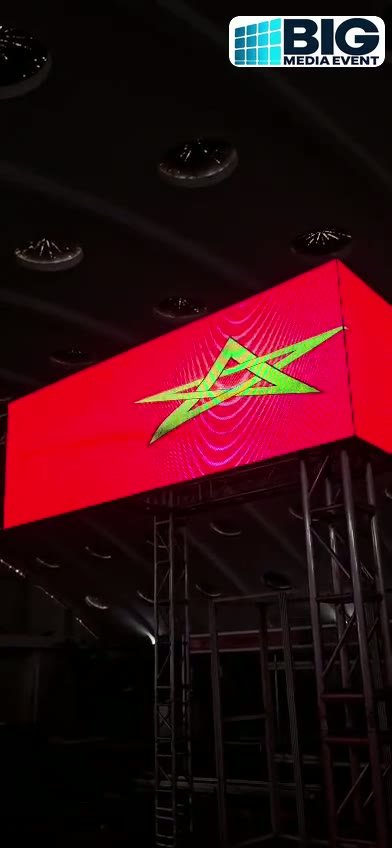 Écran LED à angle droit affichant le drapeau marocain